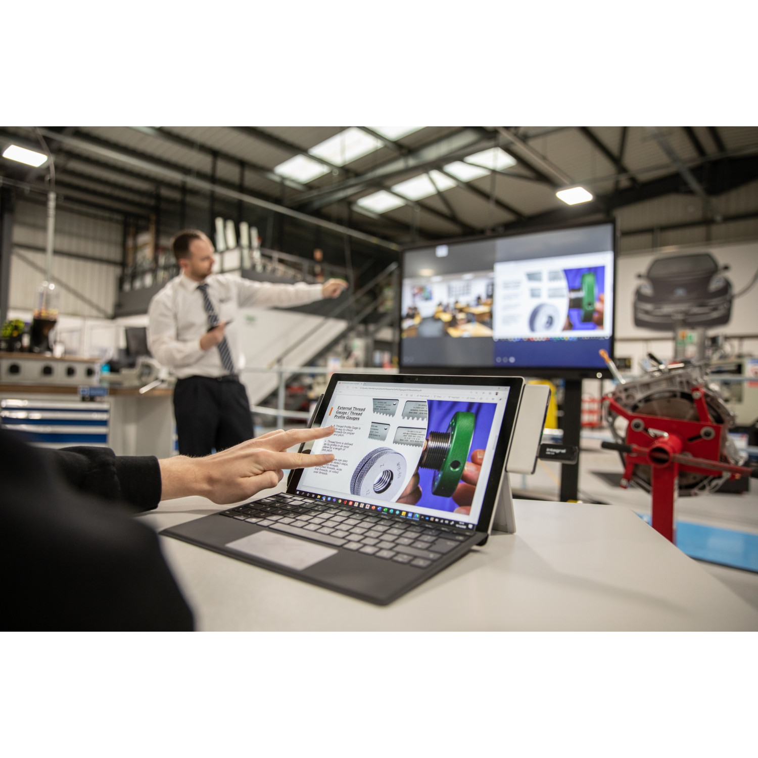 Clevertouch IMPACT Plus2 65" | Dotykowy monitor interaktywny 4K, Android 11, Microsoft 365, WiFi, 400 cd/m2 Clevertouch - 10