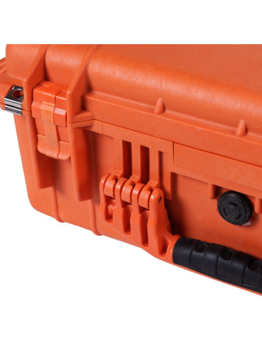 Peli 1550 Protector Case | Walizka transportowa bez wypełnienia, wym. zewn. 52 x 43 x 21 cm, IP67, STANAG 4280, MIL C-4150J Peli